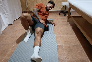 Quiromasajista en una sesión de quiromasaje