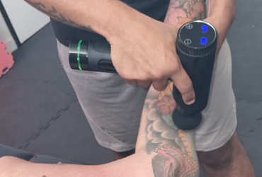 Pistola neumatica masaje y rehabilitación